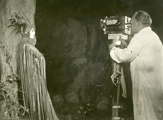 Guido Seeber (rechts) bei den Dreharbeiten zu "Ein Sommernachtstraum" (1925)