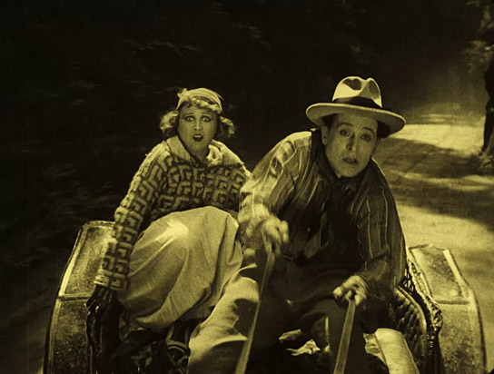 Screenshot mit Evi Eva, Luciano Albertini (v.l.n.r.) aus "Mister Radio" (1924)