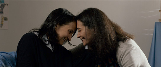 Meriam Abbas, Darina Al Joundi (v.l.n.r.) in "Unser Fluss...Unser Himmel" (2023)