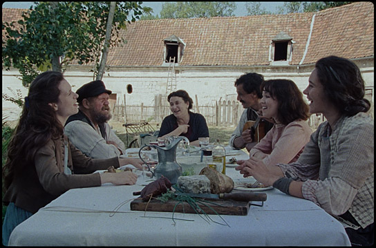 Juliette Jouan, Raphaël Thiéry (1. und 2. von links) in "Die Purpursegel" (2022)