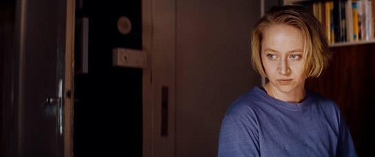Anna Maria Mühe in "Die Geschichte einer Familie" (2022)
