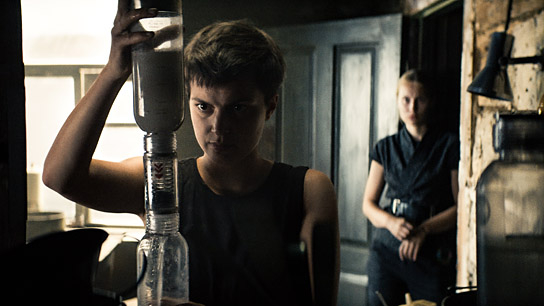 Mimosa Willamo, Saga Sarkola (v.l.n.r.) in "Memory of Water" (2022)