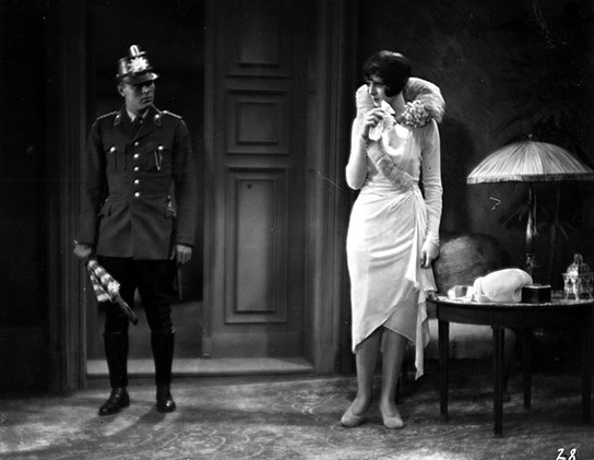 Gustav Fröhlich, Betty Amann (v.l.n.r.) in "Asphalt" (1929)