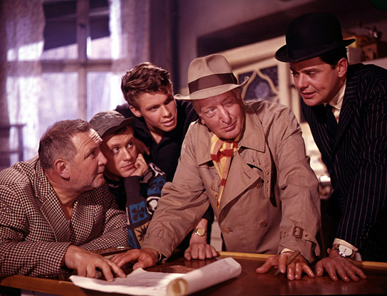 Gustav Knuth, Horst Frank, Peter Kraus, Hans Albers, Walter Giller (v.l.n.r.) in "Kein Engel ist so rein" (1960)