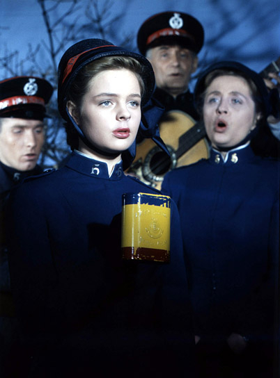 Sabine Sinjen (2.v.l.) in "Kein Engel ist so rein" (1960)