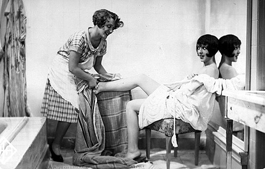 Trude Lieske, Betty Amann (v.l.n.r.) in "Asphalt" (1929)