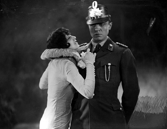 Betty Amann, Gustav Fröhlich (v.l.n.r.) in "Asphalt" (1929)