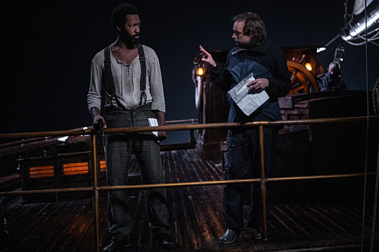 Corey Hawkins, André Øvredal (v.l.n.r.) bei den Dreharbeiten zu "Die letzte Fahrt der Demeter" (2023)