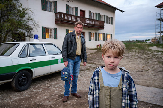Sebastian Bezzel, Carlos Bliesath (v.l.n.r.) in "Rehragout-Rendezvous" (2023)