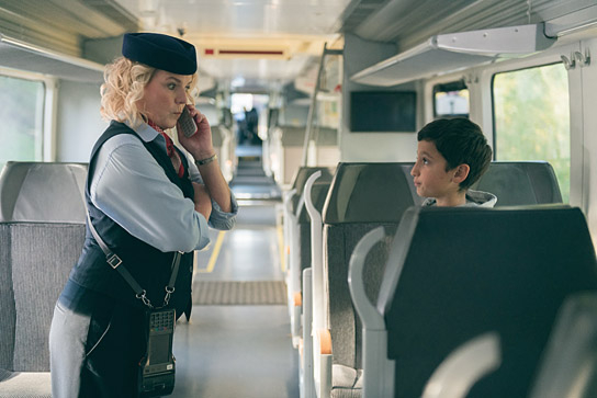 Mirja Boes, Miran Selcuk (v.l.n.r.) in "Kannawoniwasein!" (2023)