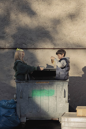 Lotte Engels, Miran Selcuk (v.l.n.r.) in "Kannawoniwasein!" (2023)