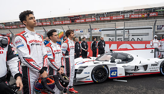  Archie Madewke, Darren Barnet, Pepe Barroso (v.l.n.r.) in "Gran Turismo" (2023)