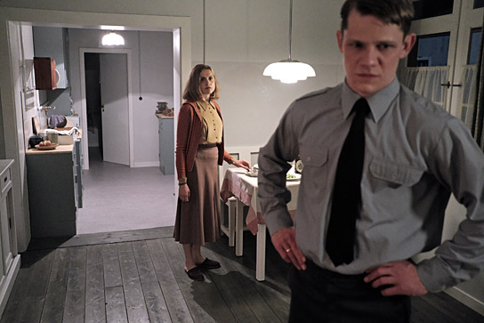 Mala Emde, Max von der Groeben  (v.l.n.r.) in "Die Mittagsfrau" (2023)