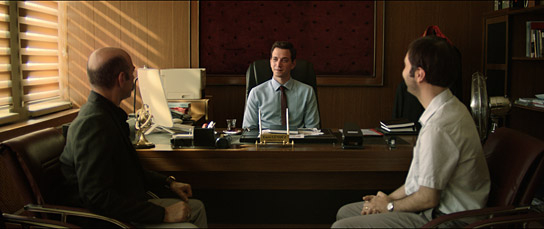 Erol Babaoğlu, Selahattin Paşali, Erdem Şenocak (v.l.n.r.) in "Burning Days" (2022)