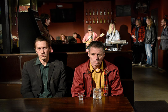 Jussi Vatanen, Janne Hyytiäinen (v.l.n.r.) in "Fallende Blätter" (2023)