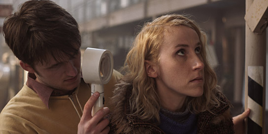 Leonardo Lukanow, Mareike Beykirch (v.l.n.r.) in "Schlamassel" (2023)