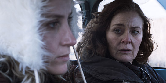 Mareike Beykirch, Lina Wendel (v.l.n.r.) in "Schlamassel" (2023)