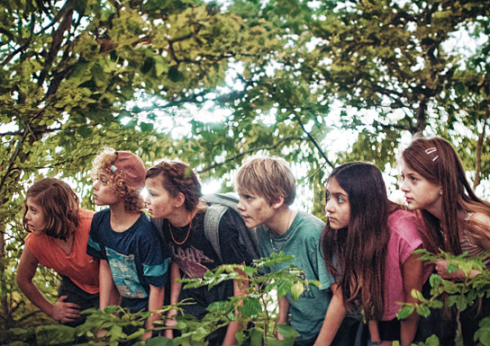 Giorgio Perone, Otto Emil Koch, Erna Westphal, Lucas Herzog, Nasya Azra Bozna, Leni Kramer (v.l.n.r.) in "Die unlangweiligste Schule der Welt" (2023)