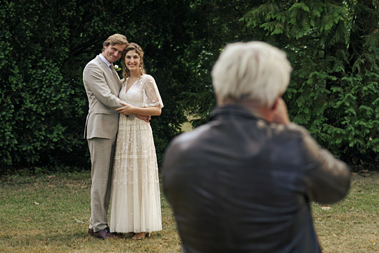 Ulrich Brandhoff, Mira Helene Benser, Jörg Schüttauf (v.l.n.r.) in "Ein Fest fürs Leben" (2023)