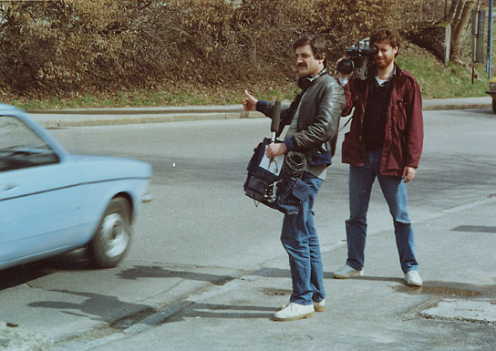 Franz X. Gernstl, Hans Peter Fischer (v.l.n.r.) in Oberstaufen, Allgäu, 1983 ("Gernstls Reisen - Auf der Suche nach irgendwas", 2023)