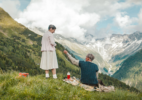 Marie Hofstätter, August Zirner (v.l.n.r.) in "Ein ganzes Leben" (2023)