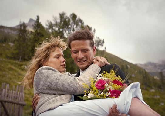 Julia Franz Richter, Stefan Gorski (v.l.n.r.) in "Ein ganzes Leben" (2023)