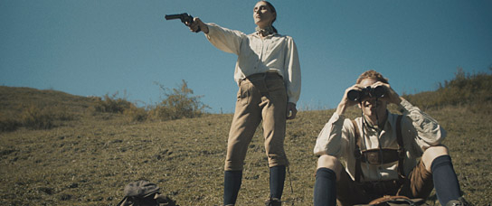 Mika'Ela Fisher, Laurens Walter (v.l.n.r.) in "Die Höhenluft - Für Alle und Keinen" (2021)