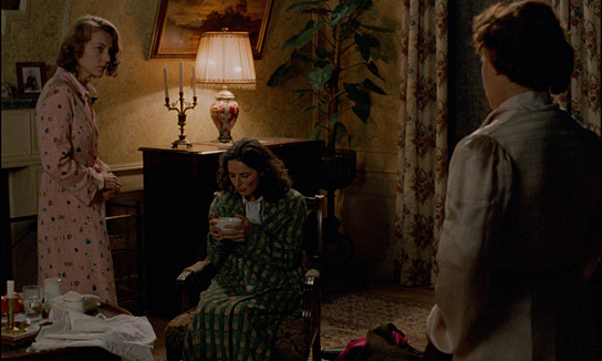 Christiane Millet, Gabriele Osburg (hinten v.l.n.r.) in "Novembermond" (1984)