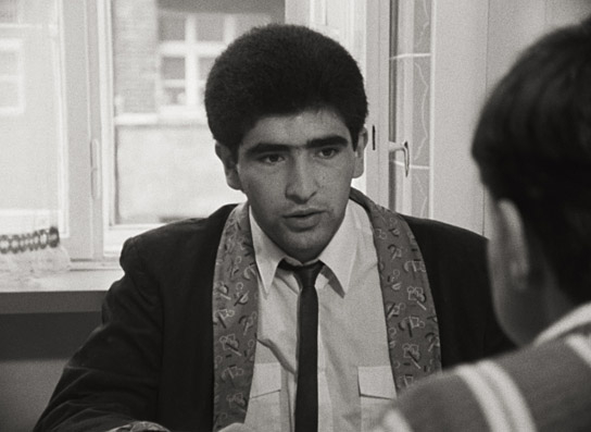 Alisan Keziban (links) in "Kismet, Kismet" (1987)