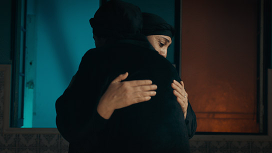 Olfa Hamrouni (rechts) in "Olfas Töchter" (2023)
