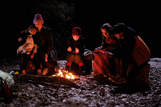 Rona Regjepi, Momo Beier, Cara Vondey, Lilit Serger, Giovanni Francesco (v.l.n.r.) in "Die Chaosschwestern und Pinguin Paul" (2024)