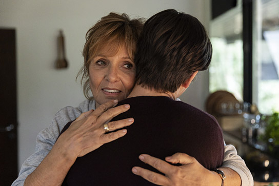 Ulrike Kriener, Tom Schilling in "Eine Million Minuten" (2024)