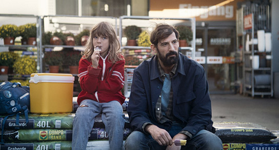 Filipa Gregec, Vladimir Vulević (v.l.n.r.) in "Land der Berge" (2022)