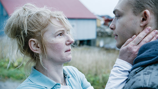 Edyta Torhan, Hubert Miłkowski (v.l.n.r.) in "Norwegian Dream" (2023)