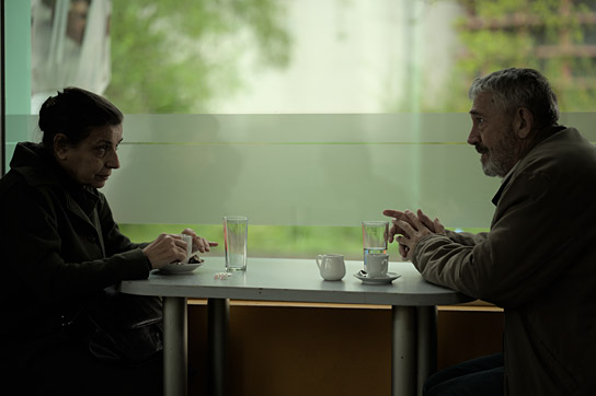 Eli Skorcheva (links) in "Eine Frage der Würde" (2023)