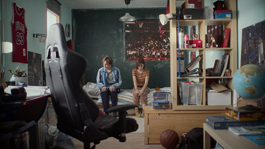 Jona Volkmann, Greta Krämer (v.l.n.r.) in "Wolke Z" (2024)