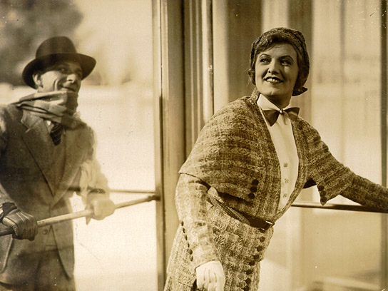 Maria Paudler (rechts) in "Der falsche Ehemann" (1931)