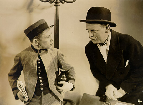 Johannes Riemann (rechts) in "Der falsche Ehemann" (1931)