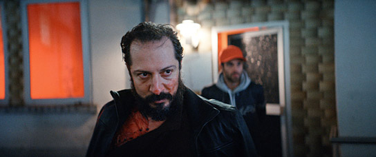 Fahri Yardim (vorne) in "Schock" (2023)