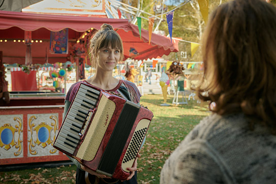 Sophie Lutz (links) in "Spuk unterm Riesenrad" (2023)