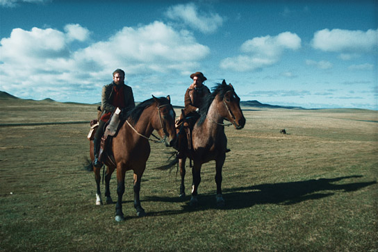 Mark Stanley, Benjamin Westfall (v.l.n.r.) in "Colonos" (2023)