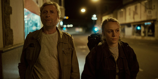 Jörg Witte, Anke Retzlaff (v.l.n.r.) in "Donnerstag" (2023)
