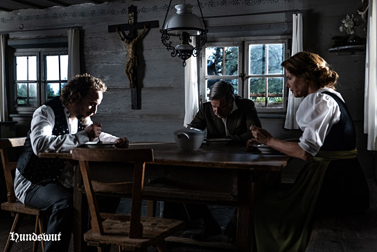 Tamino Wecker, Christian Swoboda, Eva Mähl (v.l.n.r.) in "Hundswut" (2024)