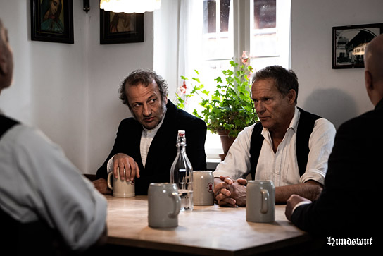 Max Schmidt, Christian Tramitz (v.l.n.r.) in "Hundswut" (2024)