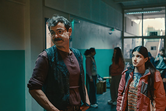 Andreas Döhler, Dileyla Agirman (v.l.n.r.) in "Sieger sein" (2024)