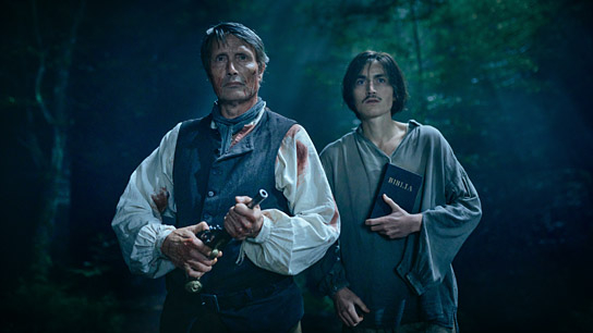 Mads Mikkelsen, Gustav Lindh (v.l.n.r.) in "King's Land" (2023)