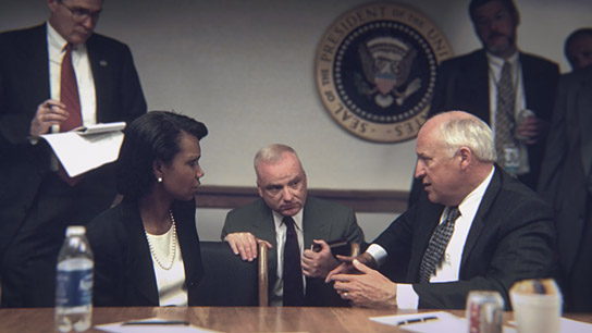 Condoleezza Rice (vorne links) in "Kulissen der Macht" (2022)