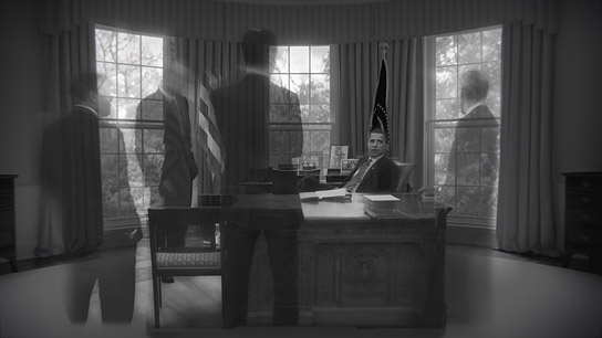 Barack Obama (2.v.r.) in "Kulissen der Macht" (2022)