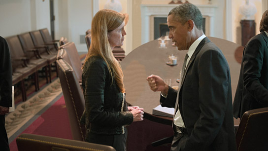 Samantha Power, Barack Obama (v.l.n.r.) in "Kulissen der Macht" (2022)