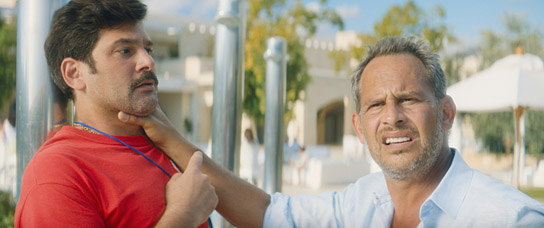 Jasin Challah, Moritz Bleibtreu (v.l.n.r.) in "Alles Fifty Fifty" (2023)